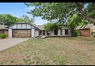 Building Photo - 2112 Bentham Pl