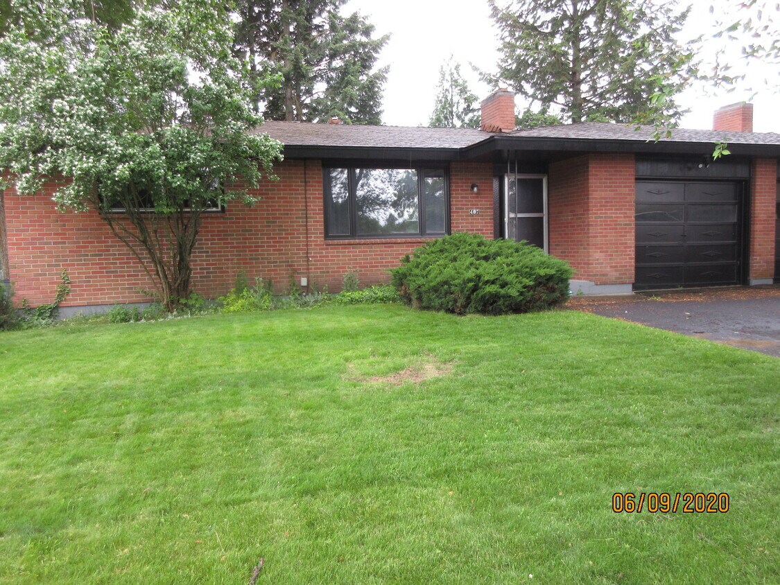407 W Holland front view - 407 W Holland Ave