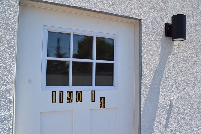 Building Photo - ??Newly Built 3 Bed / 3 Bath ADU – Great L...