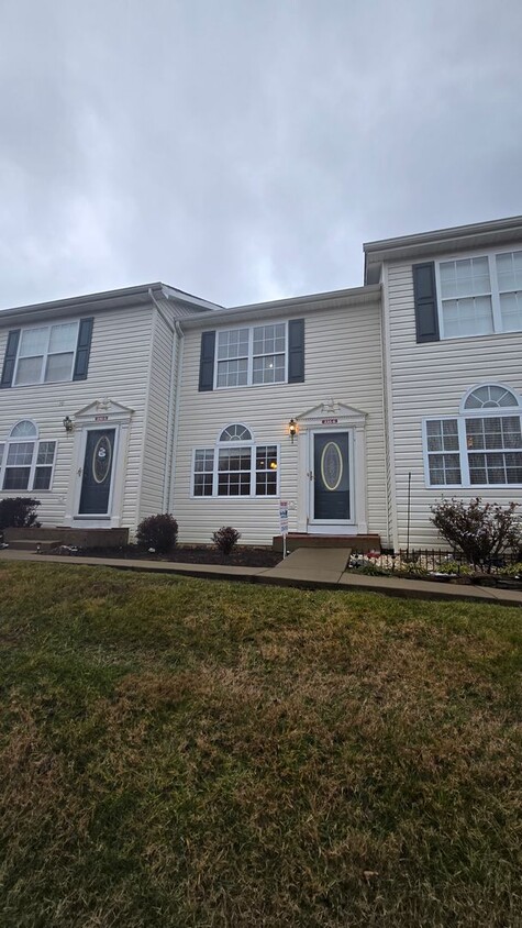 Foto principal - 2 Bdrm/2.5 Bath Townhome Bristol, TN