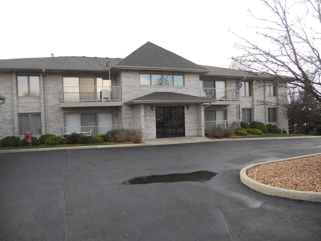 1011 Ashley Ct N, Lockport, IL 60441 Room for Rent in Lockport, IL
