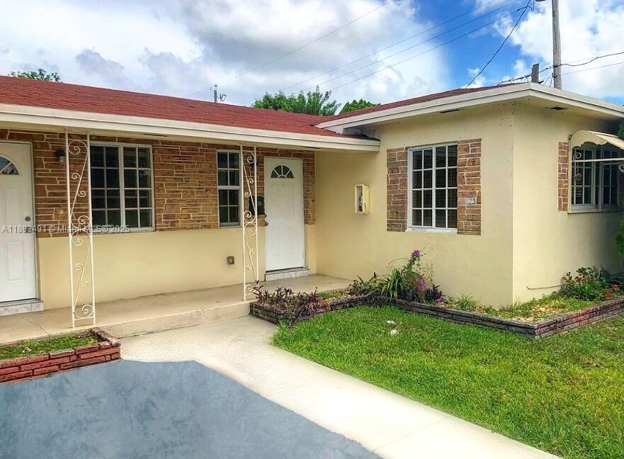 Primary Photo - 800 NE 7th St