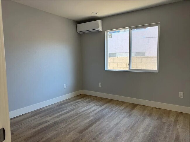 Foto del edificio - 40 Emerson Ave