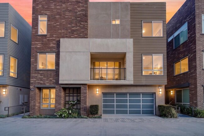 Building Photo - 821 Brickyard Ln