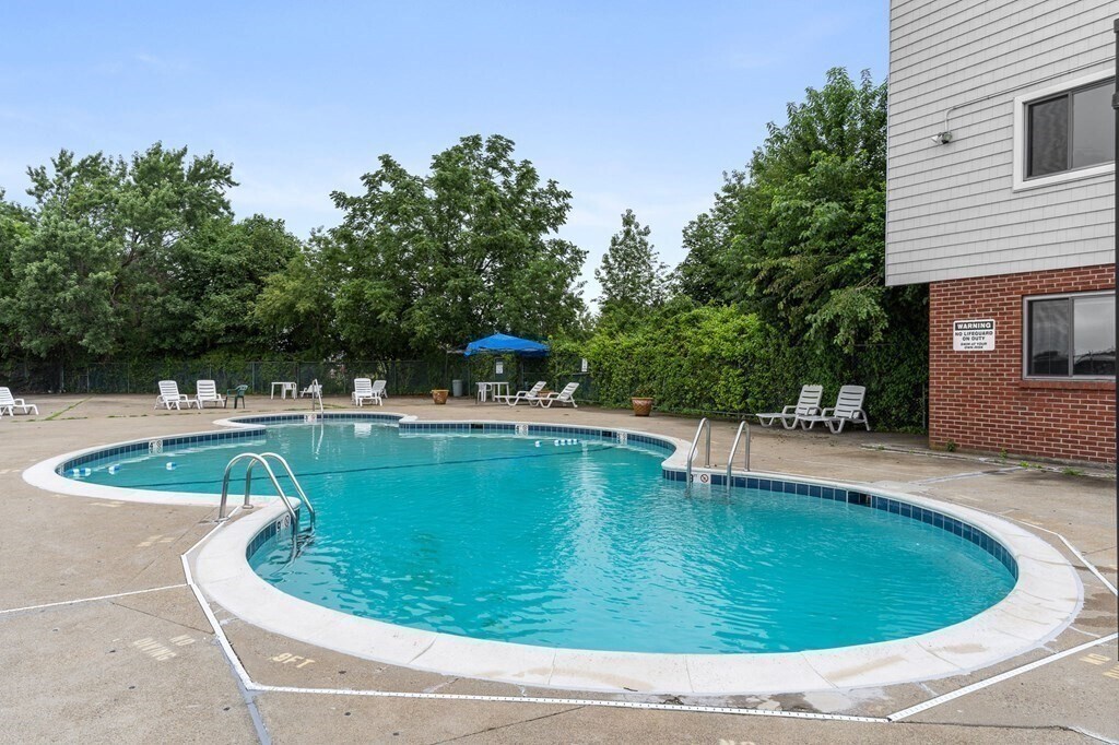 Building Photo - 400 Governors Dr