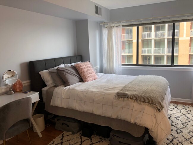 Foto del edificio - 1301 N Courthouse Rd