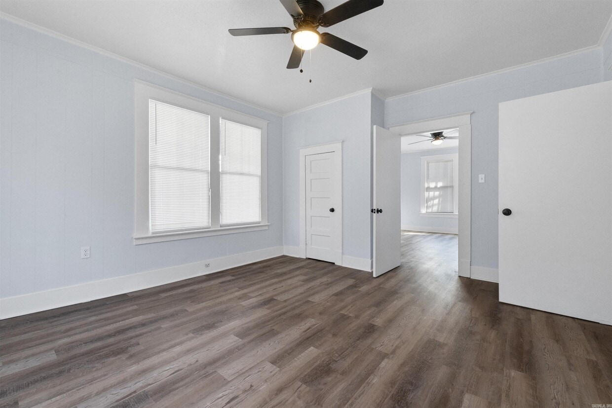Primary Photo - 4423 W 26th St