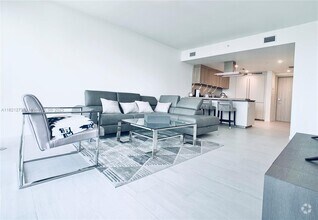 Building Photo - 1000 Brickell Plaza