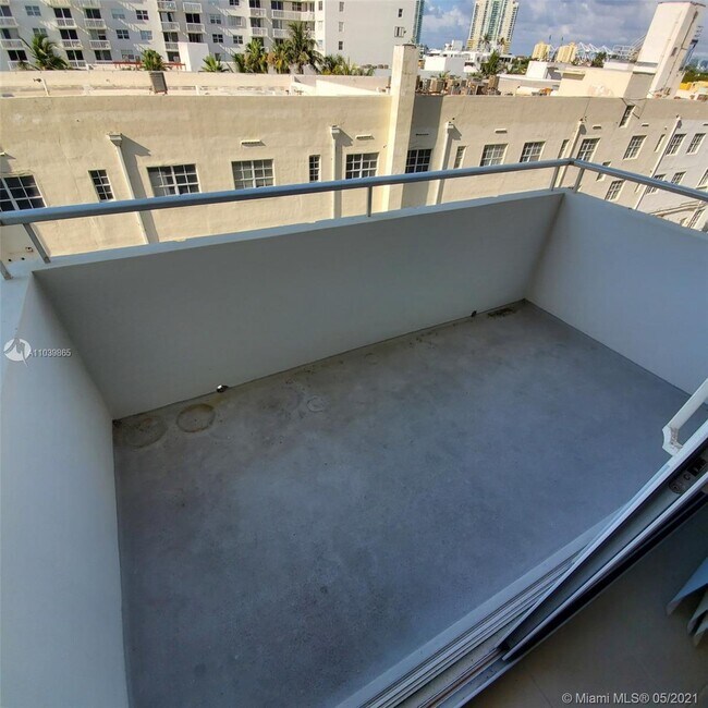 Building Photo - 465 Ocean Dr
