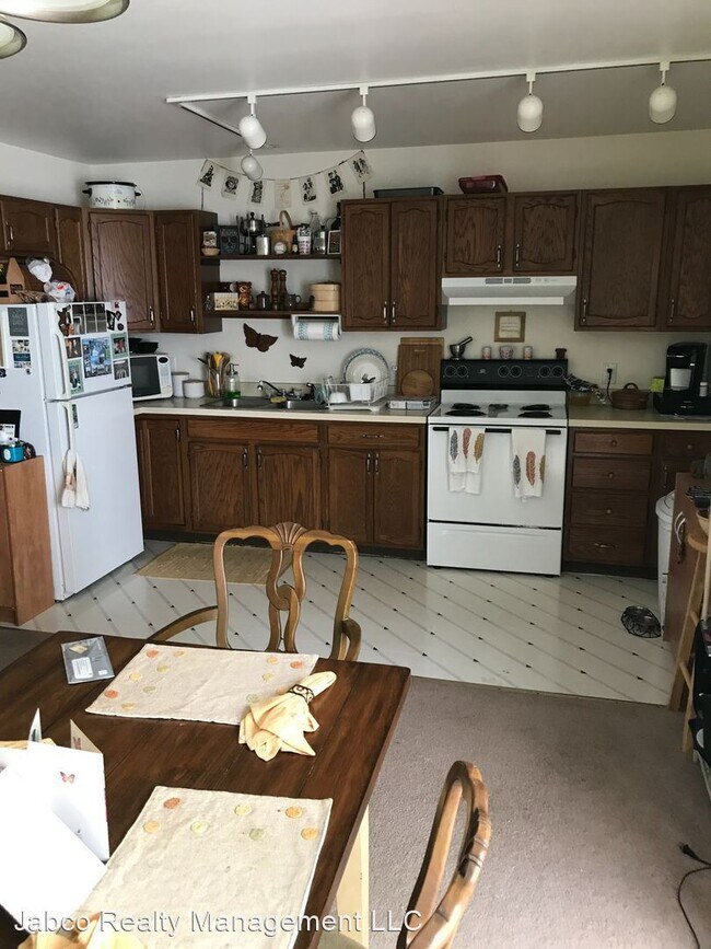 Building Photo - 3 br, 1.5 bath House - 261 Oakwood Avenue