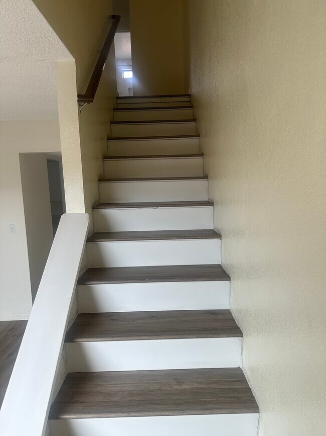 Foto del edificio - 13910 Lear Blvd