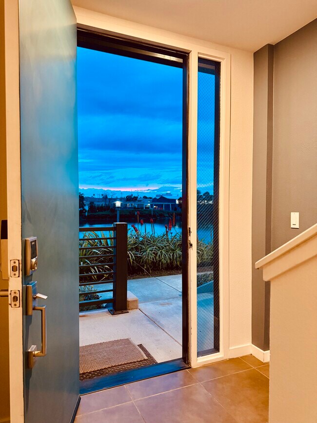 Foto del edificio - 2869 Regatta Dr