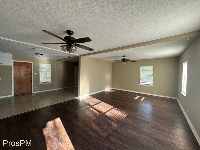Building Photo - 3 br, 1 bath House - 1402 Knight Street