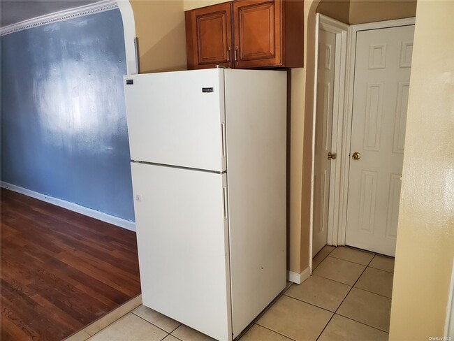 Building Photo - 1002 E 53rd St