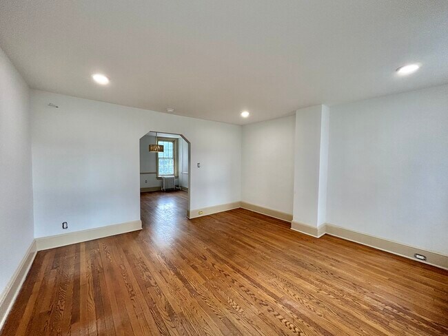 Foto del edificio - 1328 N Washington St