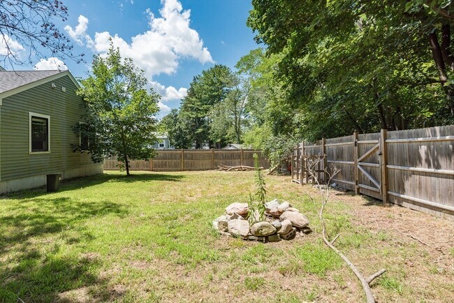 Building Photo - 483 Liberty St