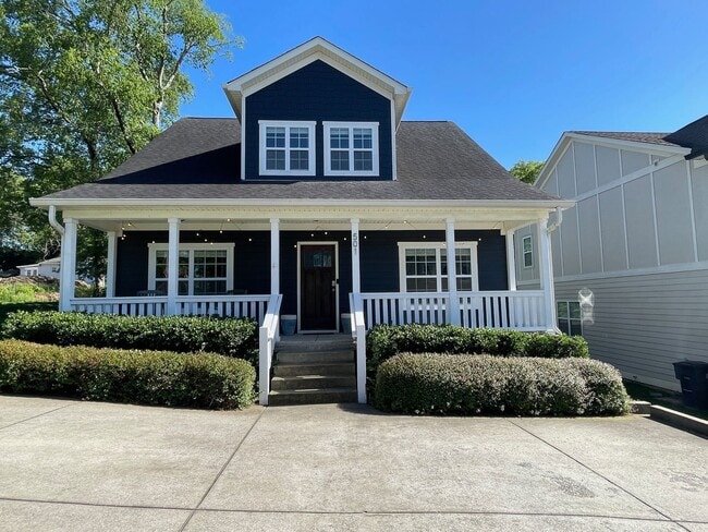 3 Bedroom/ 2.5 Bath Home in Woodbine with Beautiful Screened in Porch and Fenced Yard. - 3 Bedroom/ 2.5 Bath Home in Woodbine with Beautiful Screened in Porch and Fenced Yard.
