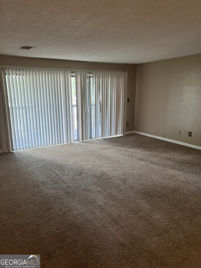 Foto del edificio - 3575 Oakvale Rd