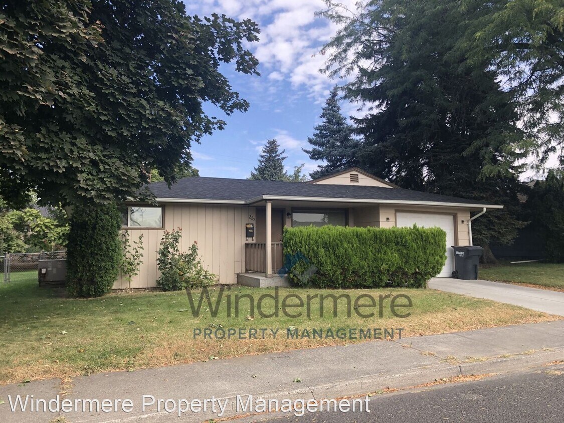 Primary Photo - 2 br, 1 bath House - 229 SE Sunny Drive