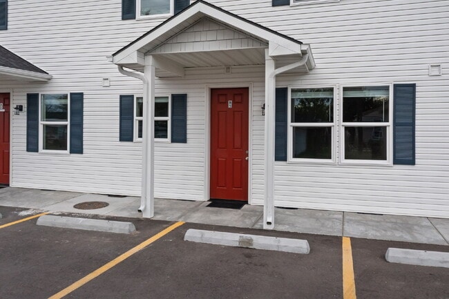 Building Photo - "Discover Comfort & Style: Spacious 3-Bed,...