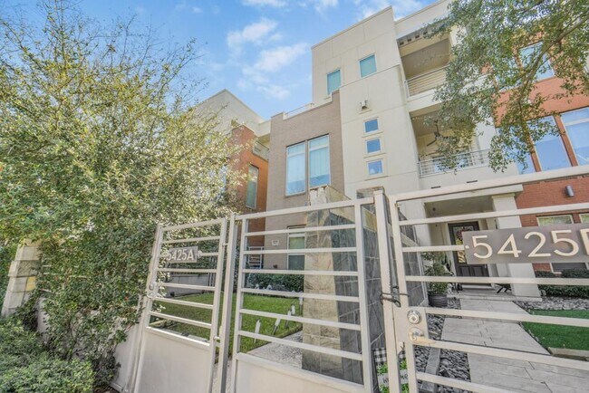 Foto del edificio - 5425A Hidalgo St
