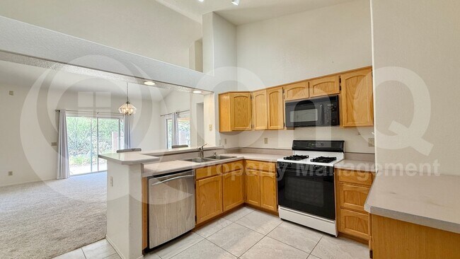 Building Photo - 824 S Saguaro Ridge Pl
