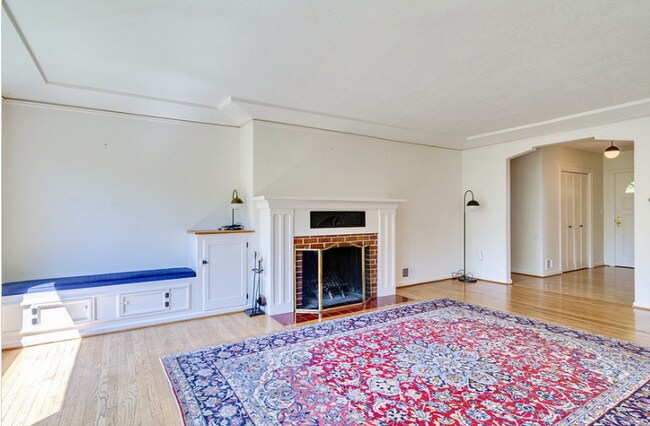 Building Photo - 616 SE Andover Pl