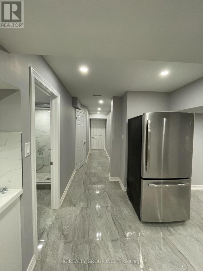 Photo du bâtiment - 75 McCague Ave.