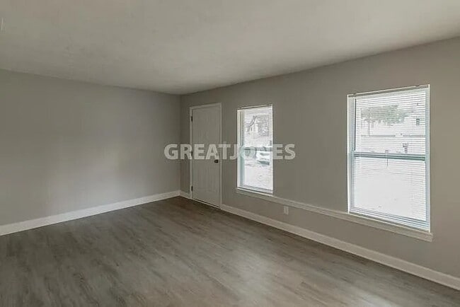 Foto del edificio - 1324 Creel St