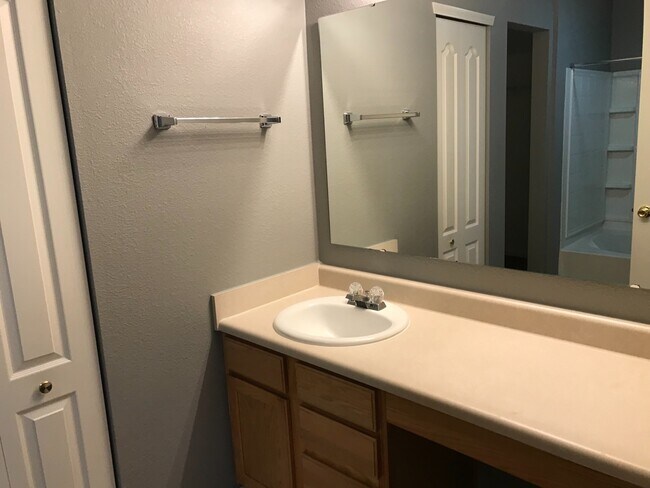 Building Photo - Fishers - 3 BR home