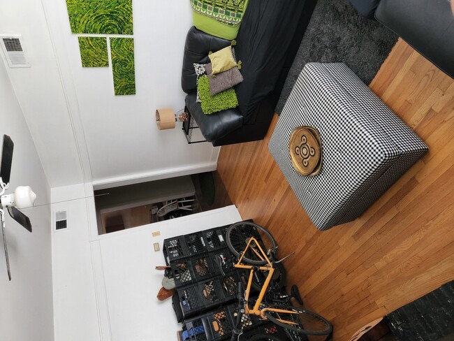 Building Photo - 911 W Irving Park Rd