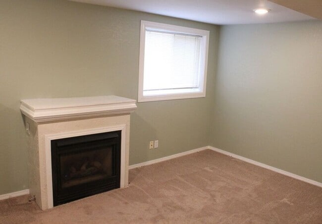 Building Photo - 2720 Heron St