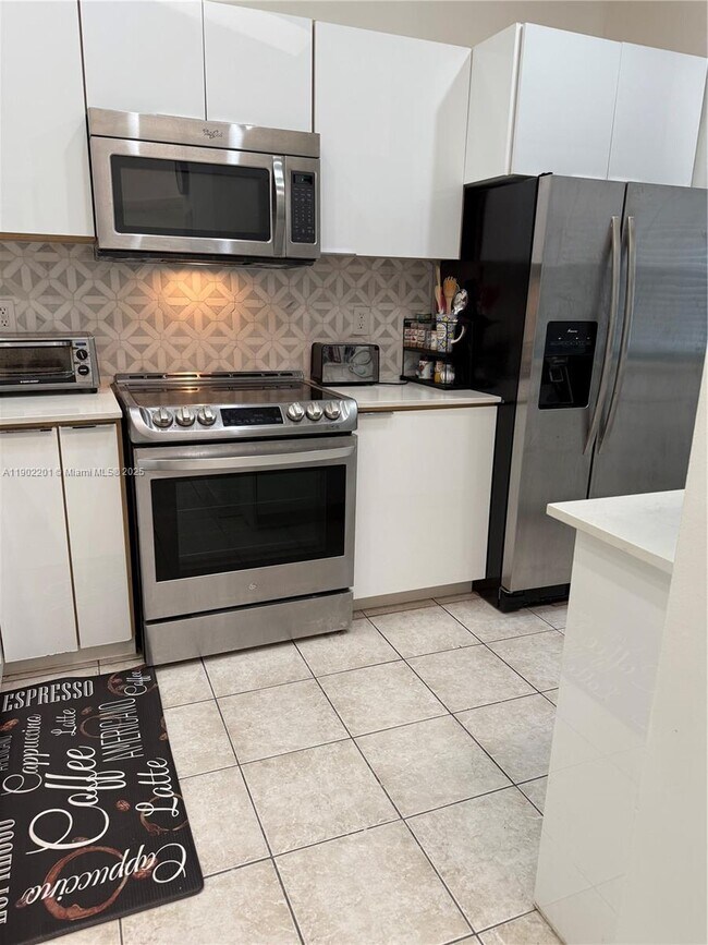 Foto del edificio - 5596 SW 28th Terrace