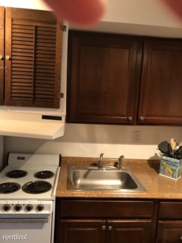 Building Photo - 1 br, 1 bath Apartment - 15 Mary Pitkin Path