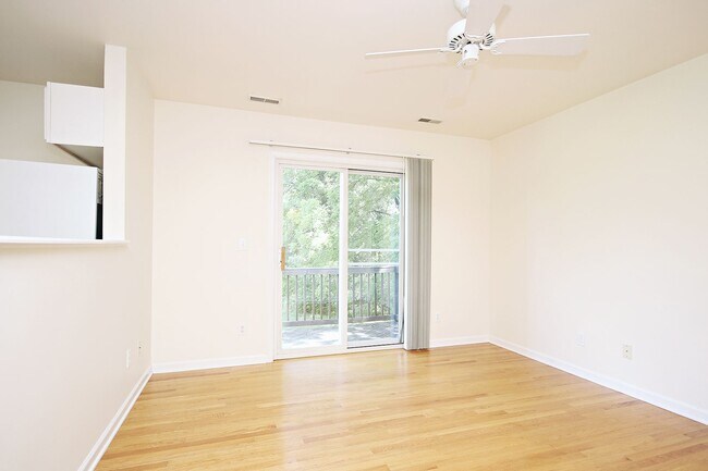 Foto del edificio - Garage Apartment Minutes From Pantops
