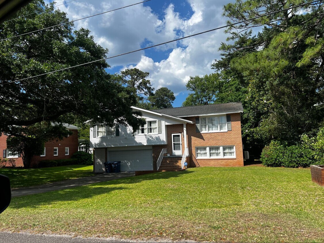 Foto principal - Home for Rent in the Avenues of Myrtle Beach