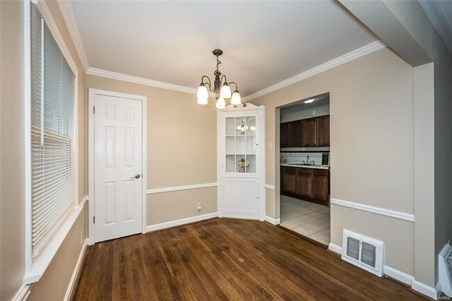 Building Photo - 1424 Golden Dr