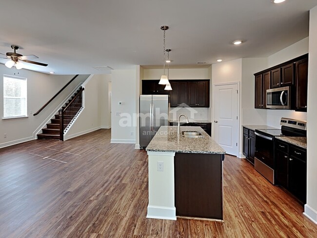 Building Photo - 3004 Esquire Dr