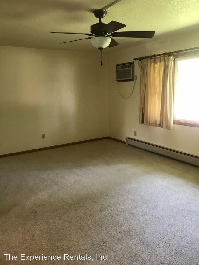 Building Photo - 2 br, 1 bath Apartment - 305 E. 1st Street