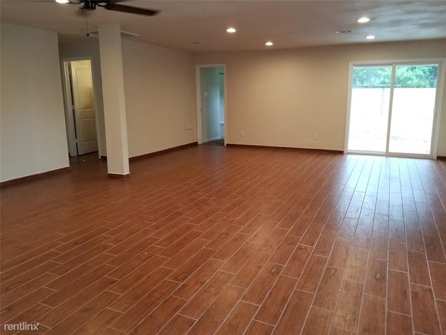 Building Photo - 3 br, 2 bath House - 5982 Southridge St