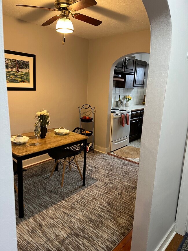 Dining - 195 Palm Dr