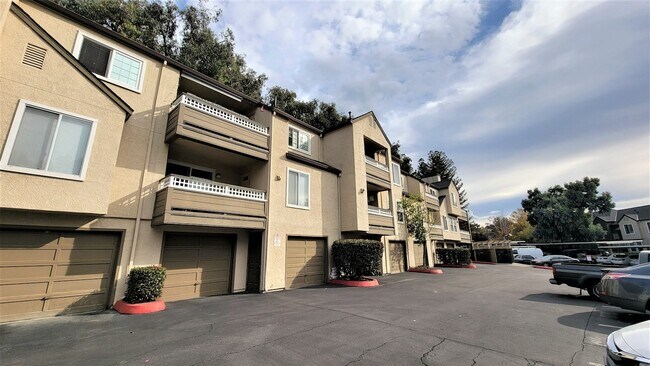 Building Photo - 680 Dartmore Ln