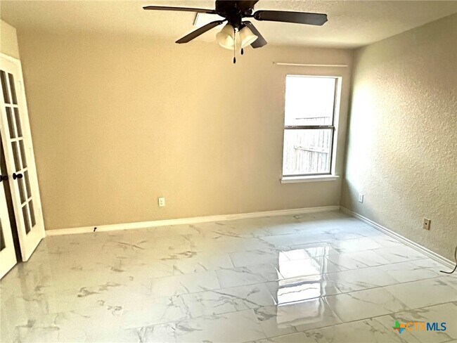 Foto del edificio - 3410 Breeder Ln