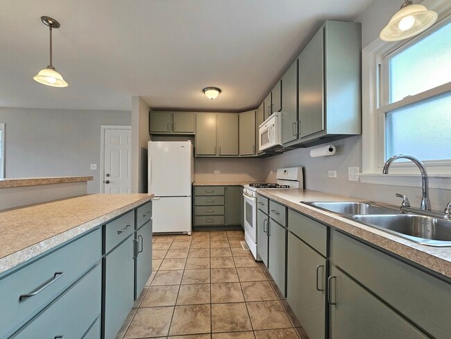 Building Photo - 16841 Willow Ln Dr