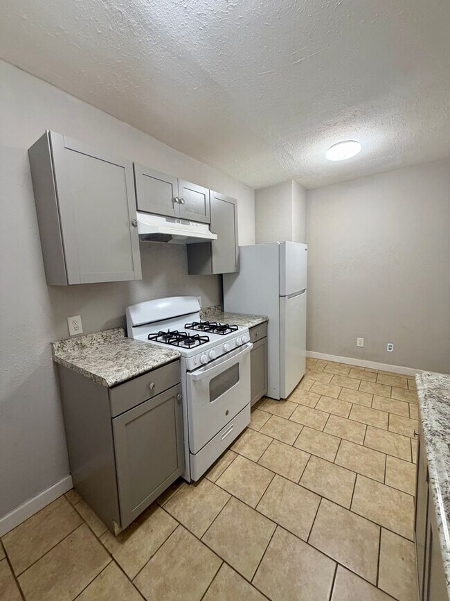 Foto del edificio - 3702/3708 Ogg Ave