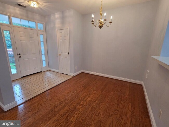 Foto del edificio - 2749 Middle Neck Rd