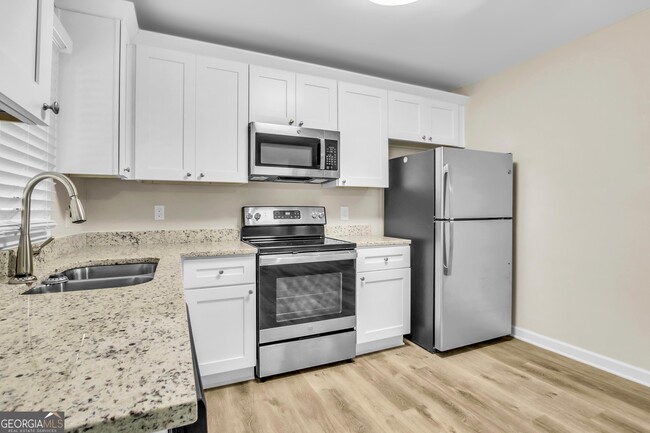 Building Photo - 2262 Dodson Dr