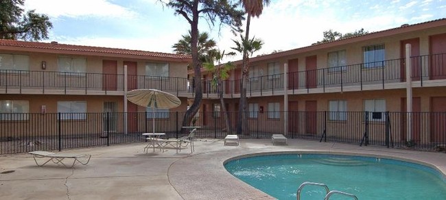 Lilly Garden Apartments - Alquileres en Phoenix, AZ | Apartamentos.com