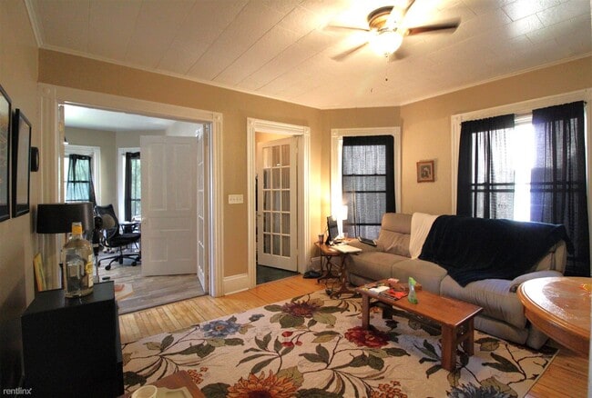 Building Photo - 2 br, 1 bath House - 811 E Pleasant St 1