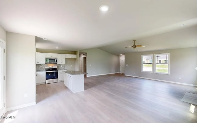 Building Photo - 301 Grand Oaks Dr